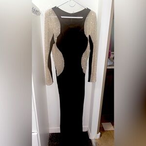 Black and gold long xscap dress worn 2 times size 8/10